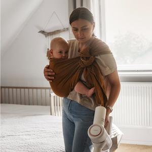 Šátek, nebo nosítko pro miminko?