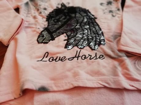 Krásná mikinka,nátělník parádní málo nošen cca 5-6, 104