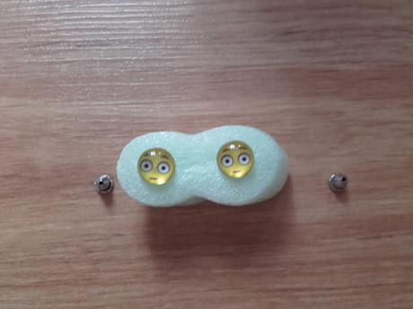 Náušnice emotikon vytreštené oči,