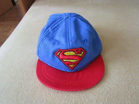 Pěkná bavl. kšiltovka superman, na 6-12 měsíců, 74