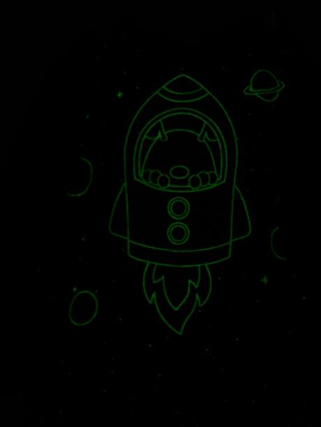 Svítící pyžamo, 128