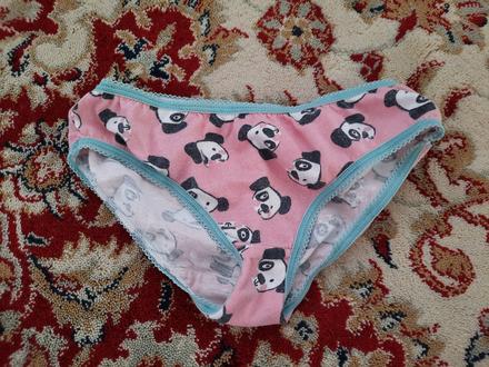 Pejskové kalhotky, 98