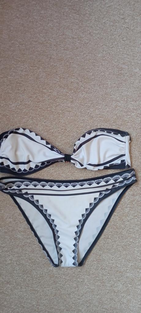 Dvoudílné plavky vel."m/l", m