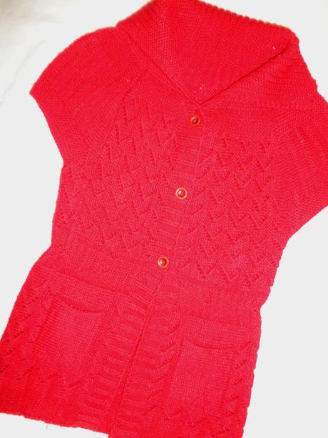 Nádherný jahodově červený svetr, 116