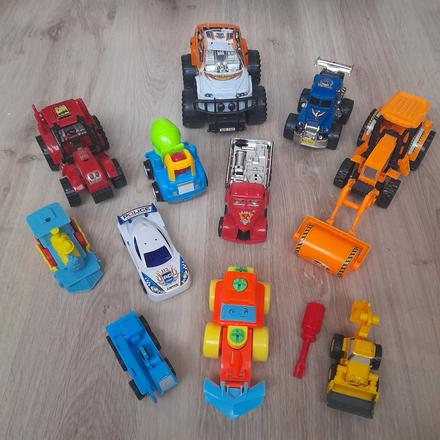 Dětská plastová auta,