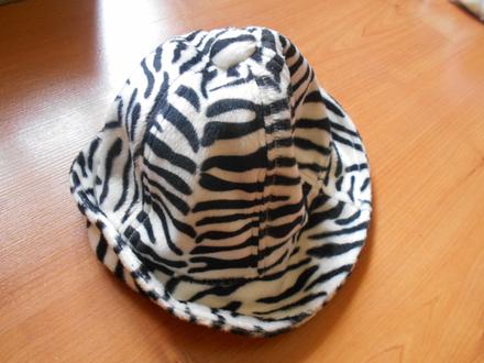 Černobílý klobouček vel. 6-18m, gymboree,80