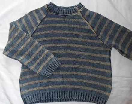 P56. šedo-modrý svetr, 122