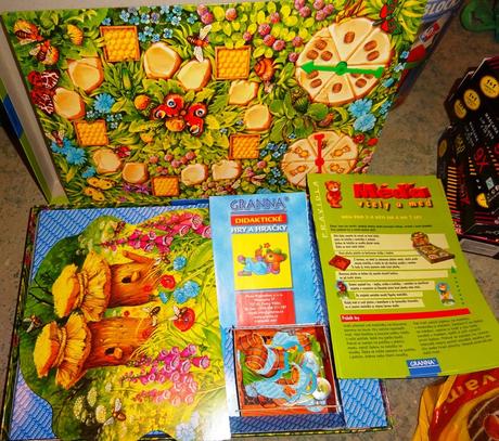 Hra méda včely a med granna,