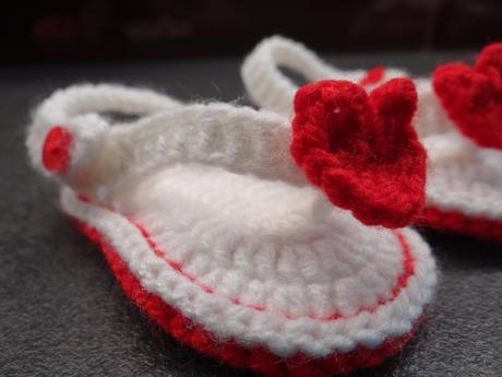 Capáčky - háčkované žabky se srdíčkem, <17