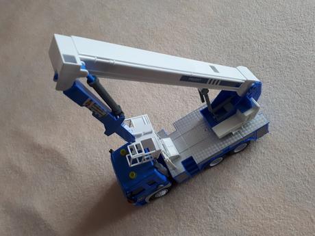 Auto s plošinou - vůz technických služeb,