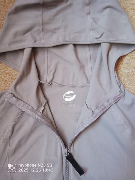 Mikina zn."think fit" vel.'40/42", 40