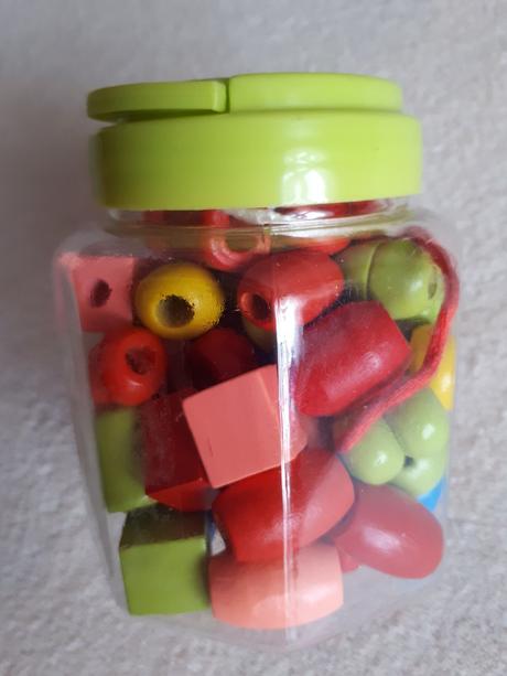 Babu - velké dřevěné barevné korálky na navlékání,