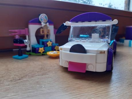 Lego friends andrea a přehlídka štěňátek,