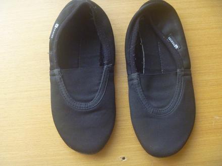 Dětské černé gymnastické cvičky vel. 34 zn. domyos, 34