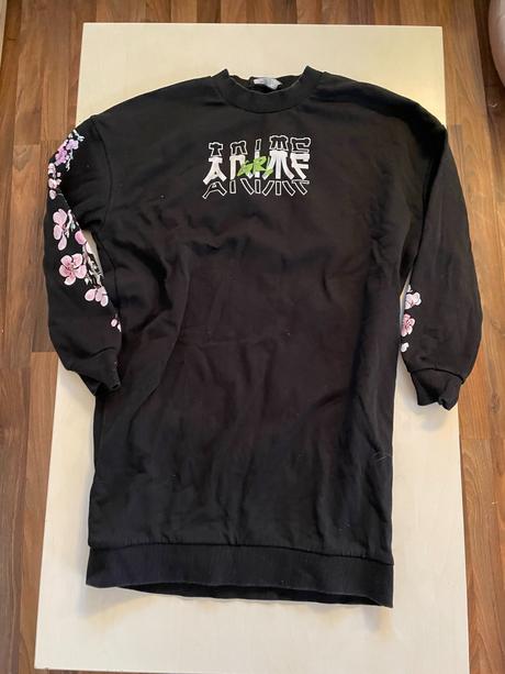 Dlouhá, volná mikina, animé obrázek na záda, vel s, s