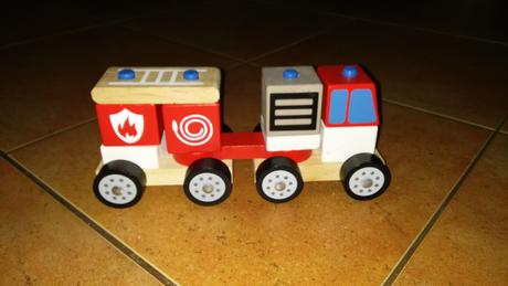 Hračka - dřevěná skládačka hasiči,