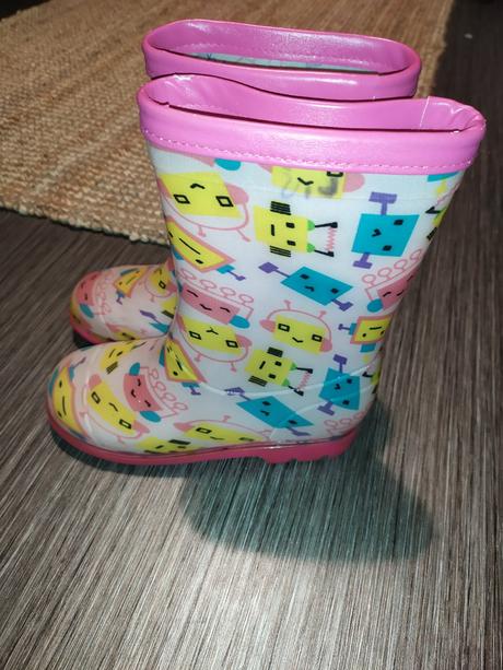 Dívčí holinky, 32