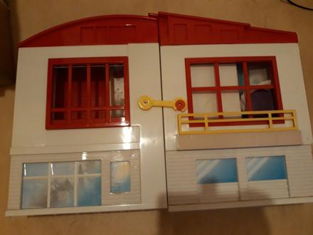 Domeček pro barbie,