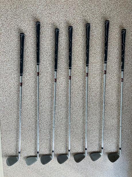 Golfová výbava wilson true distance pro praváky,