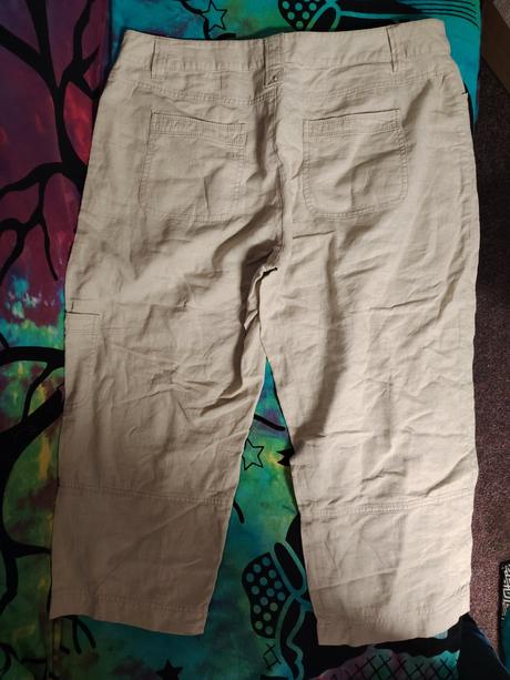 Kalhoty tříčtvrteční, 44