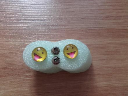 Náušnice emotikon vyplazený jazyk3,