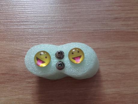 Náušnice emotikon vyplazený jazyk3,