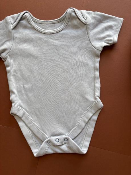 Body šedé - v.3/6 mes., 68