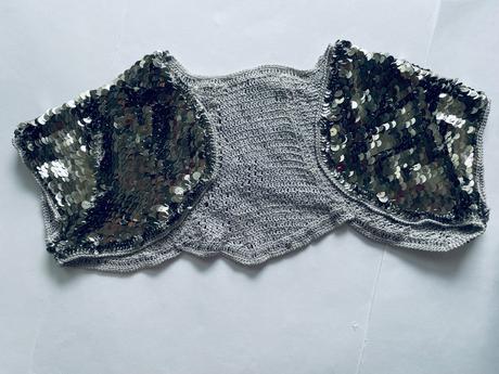 Bolérko hačkované s flitri - v.cca 10 let, 140