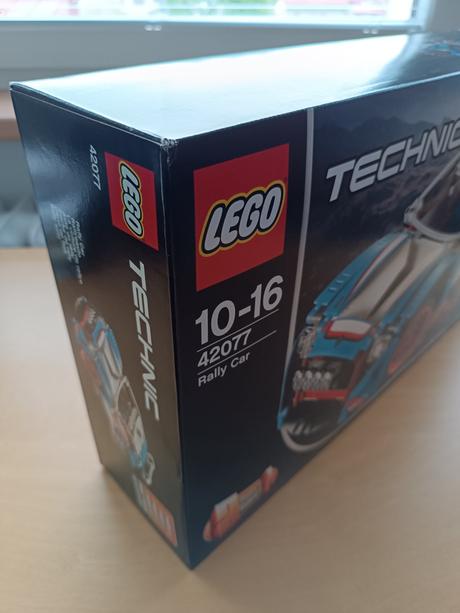 Lego technic 42077 závodní auto,