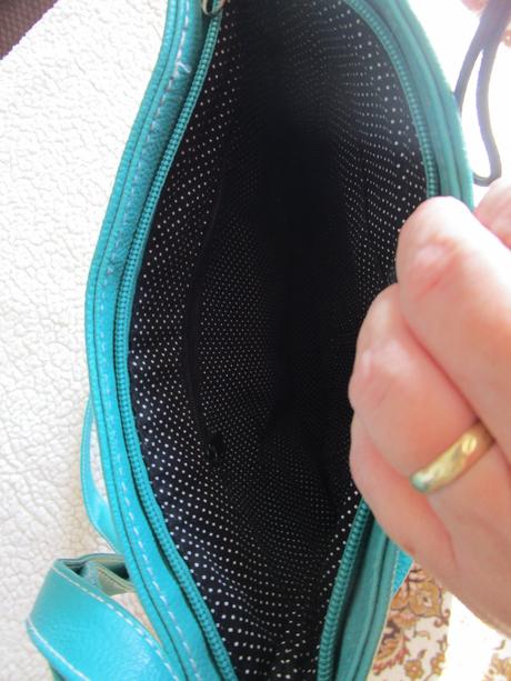 Pěkná zelená kabelka, velikostně upravitelný trak,