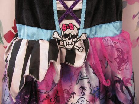 Kostým 2 dílný-krásná malá pirátka+pirátská čelenk,