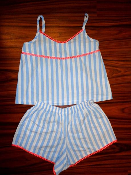 Krásný modrobílý pruhovaný komplet, m&co,152