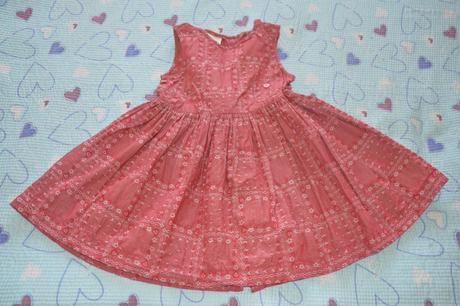 Jemné květované šaty, barva cihlová, 104