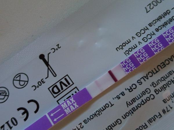 Proč mám pozitivní i negativní test na těhotenství?