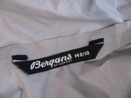 Chlapecká modrá bunda s kapucí, větrovka bergans, 140