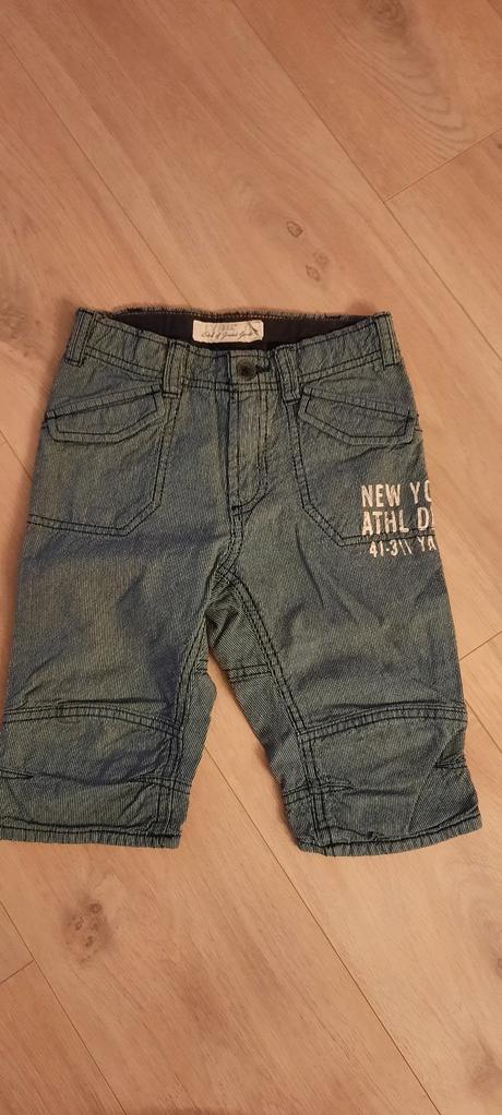 Dvoje chlapecké kraťasy pod kolena, h&m,110