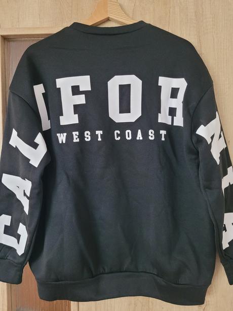 Černá mikina overside s nápisem na zádech vel.34 s, 34 / s