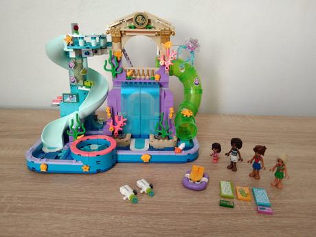 Lego friends 42630 aquapark v městečku heartlake,