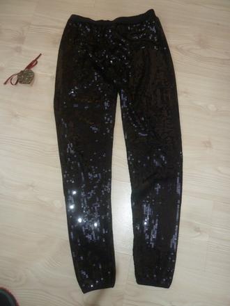 Pružné legíny s flitry, 146