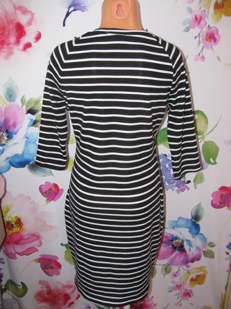 Přiléhavé černo bílé šaty z pleteniny fisherfield, 38