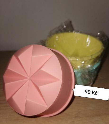 Pomůcky na pečení různé,