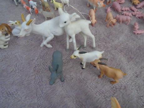 Zvířata zvířátka truhla 100 ks,