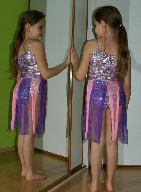 Dres s tylovými cípy pro vílu,