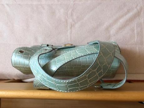 Svetle modra leskla kabelka mango, mango