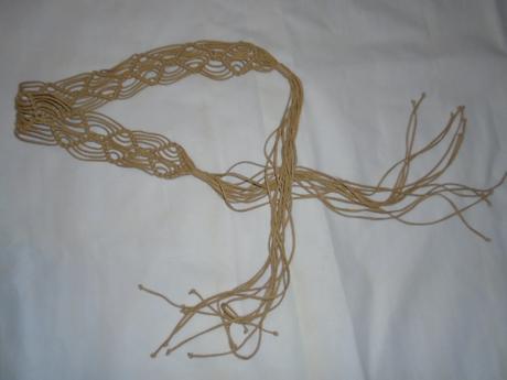 Koženkový pásek7 76 cm + třásně 2x50 cm,