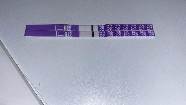 Posilující čárky na těhotenském testu. Je to těhotenství?