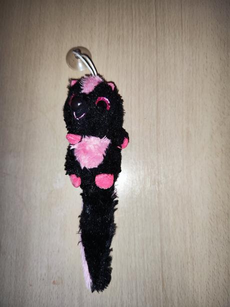 Přívěsek skunka s přísavkou, 