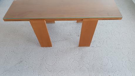 Velký konferenční stolek.,