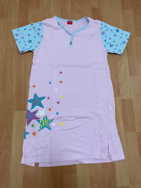 Dívčí noční košile, 146