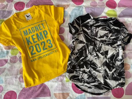 2 sportovni tricka 122/128, 122